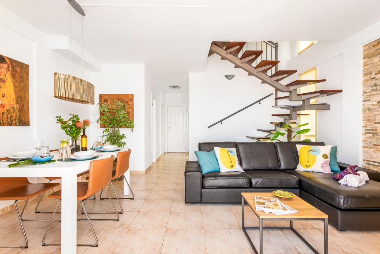 Radazul Beachfront Triplex With Swimming Pool & Parking מראה חיצוני תמונה