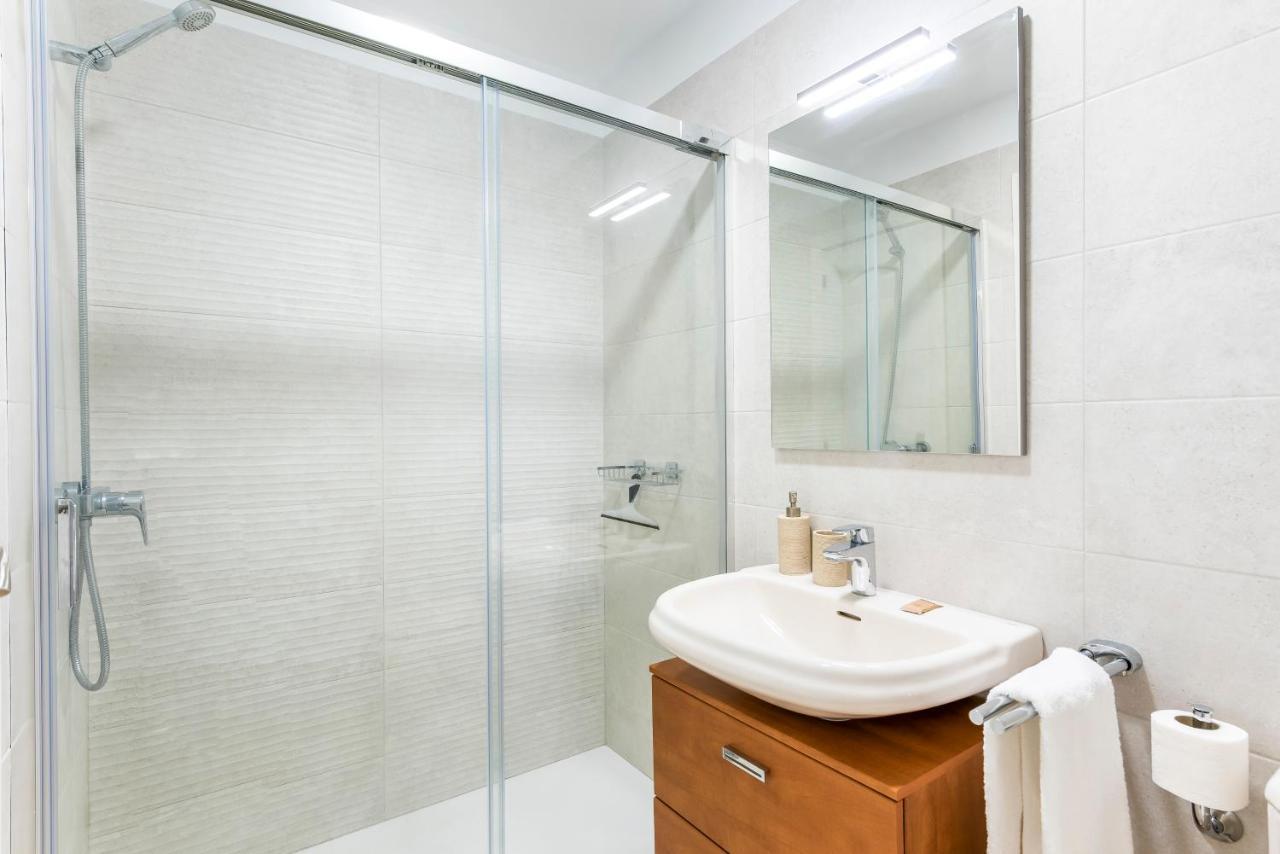 Radazul Beachfront Triplex With Swimming Pool & Parking מראה חיצוני תמונה